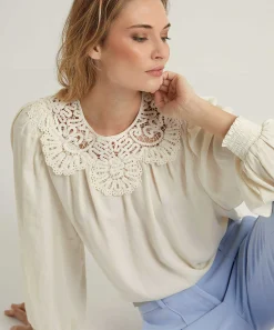 Blusa Sedosa Con Encaje Summum