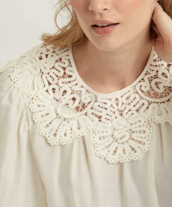 Blusa Sedosa Con Encaje Summum