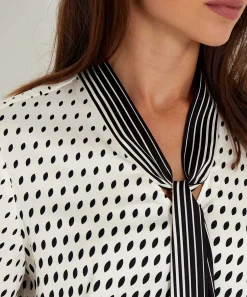 Blusa Sedosa De Marc Cain Con Estampado De Lazo