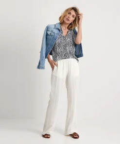 Camisa Con Cuello De Pico Y Lunares Plisados De *