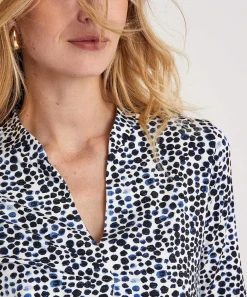 Camisa Con Cuello De Pico Y Lunares Plisados De *