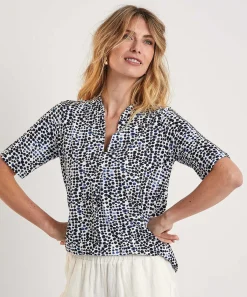 Camisa Con Cuello De Pico Y Lunares Plisados De *