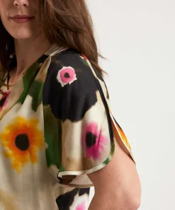 Caroline Biss Blusa Sedosa Flor Fantasia