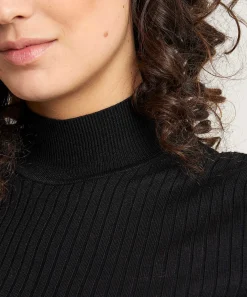 Giulia E Tu Cuello Alto De Canale