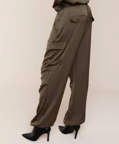 Pantalones Cargo Sedosos Summum