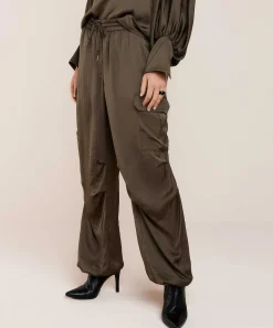 Pantalones Cargo Sedosos Summum