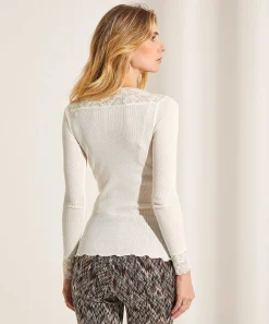 Top Rosemunde Con Cuello En V Y Canale De Encaje