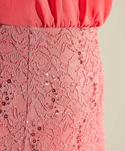 Vestido Con Vuelo De Gasa Y Encaje