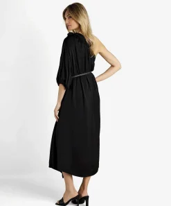 Vestido Sedoso Summum Con Hombros Descubiertos