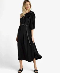 Vestido Sedoso Summum Con Hombros Descubiertos