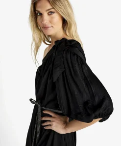 Vestido Sedoso Summum Con Hombros Descubiertos