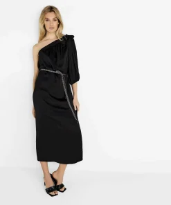 Vestido Sedoso Summum Con Hombros Descubiertos