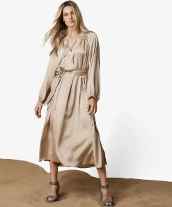 Vestido Sedoso Summum Con Cinturon